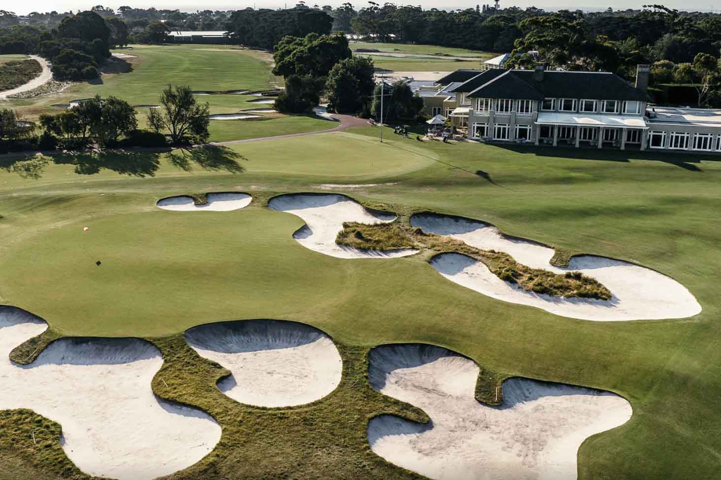 Royal Melbourne Golf Club handicapped by insolvent builder ClubTIC